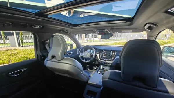 Volvo XC 60 2.0 T8 PHEV R-Design AWD 6