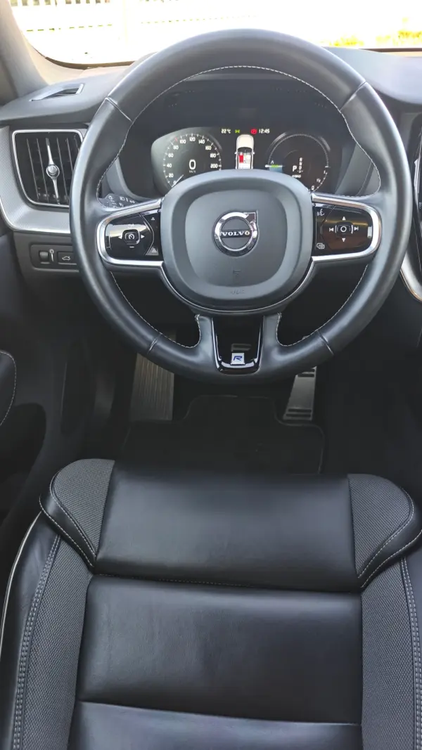 Volvo XC 60 2.0 T8 PHEV R-Design AWD 19