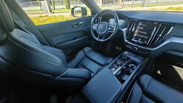 Volvo XC 60 2.0 T8 PHEV R-Design AWD 21