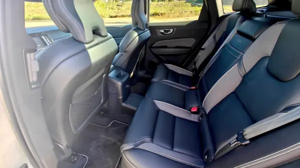 Volvo XC 60 2.0 T8 PHEV R-Design AWD 22