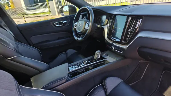 Volvo XC 60 2.0 T8 PHEV R-Design AWD 27