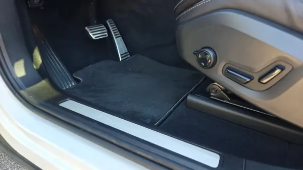 Volvo XC 60 2.0 T8 PHEV R-Design AWD 33