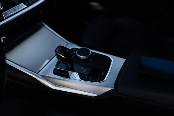 BMW 330 e Touring Pack 50 anos M Auto 33