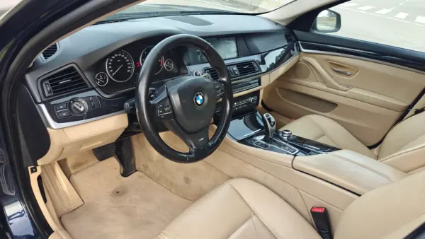 BMW 520 d Pack M Auto 10