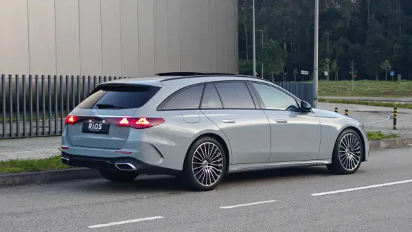 Mercedes-Benz E 300 7