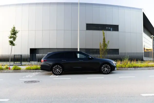 Mercedes-Benz E 300 de 4Matic All-Terrain 5