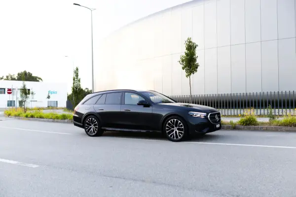 Mercedes-Benz E 300 de 4Matic All-Terrain 10