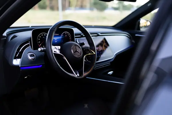Mercedes-Benz E 300 de 4Matic All-Terrain 18