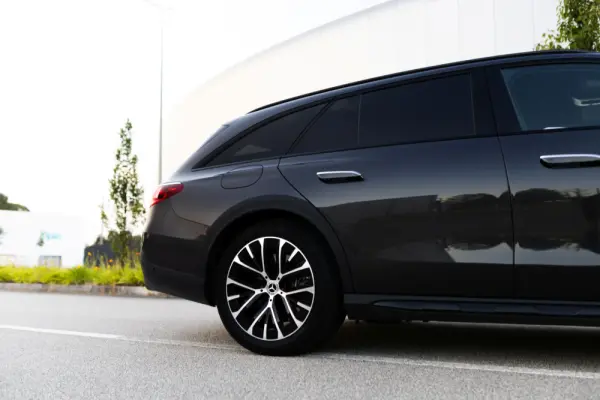 Mercedes-Benz E 300 de 4Matic All-Terrain 21