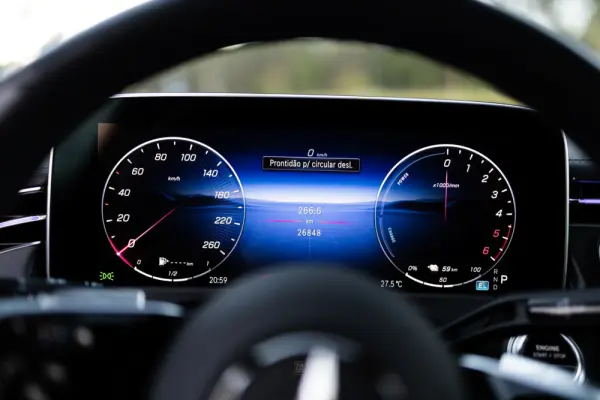 Mercedes-Benz E 300 de 4Matic All-Terrain 36