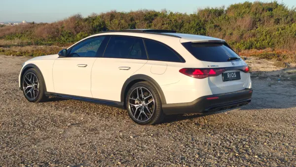 Mercedes-Benz E 300 de 4Matic All-Terrain 24