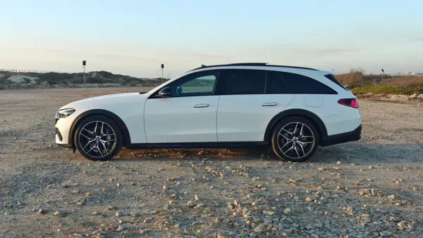 Mercedes-Benz E 300 de 4Matic All-Terrain 12