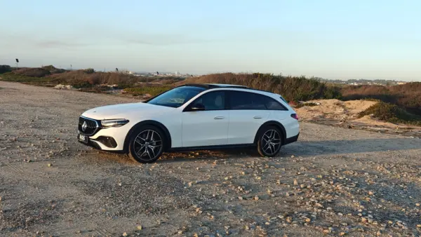 Mercedes-Benz E 300 de 4Matic All-Terrain 11