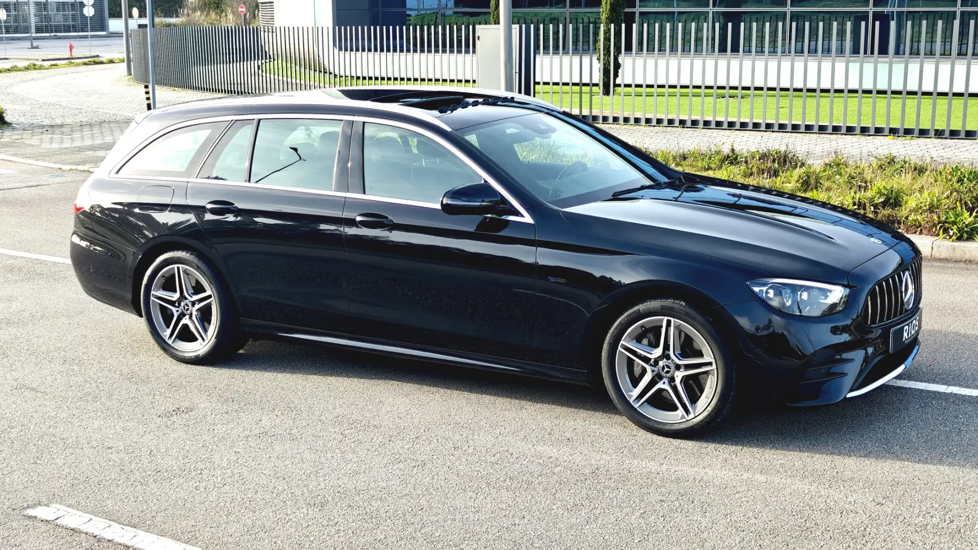 Mercedes-Benz E 300 de 9G-TRONIC AMG Line 4