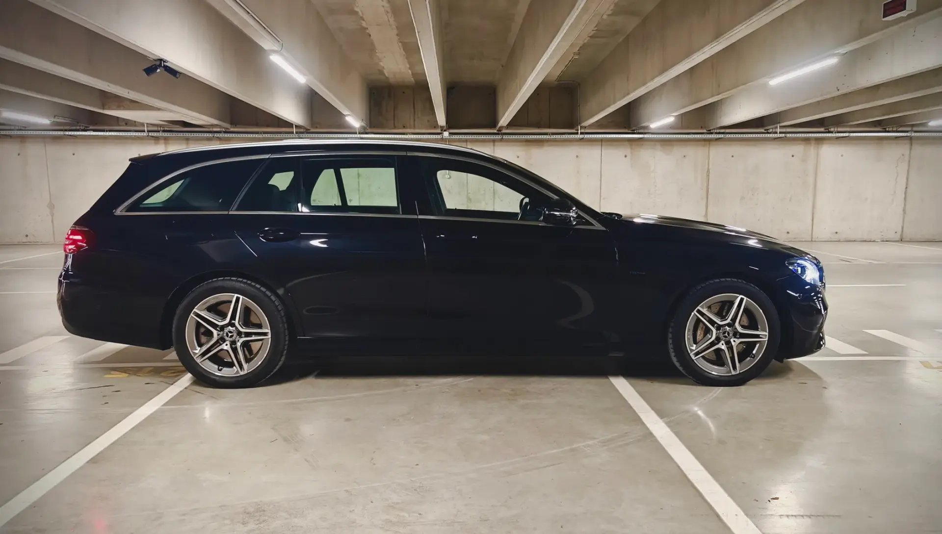 Mercedes-Benz E 300 de 9G-TRONIC AMG Line 13