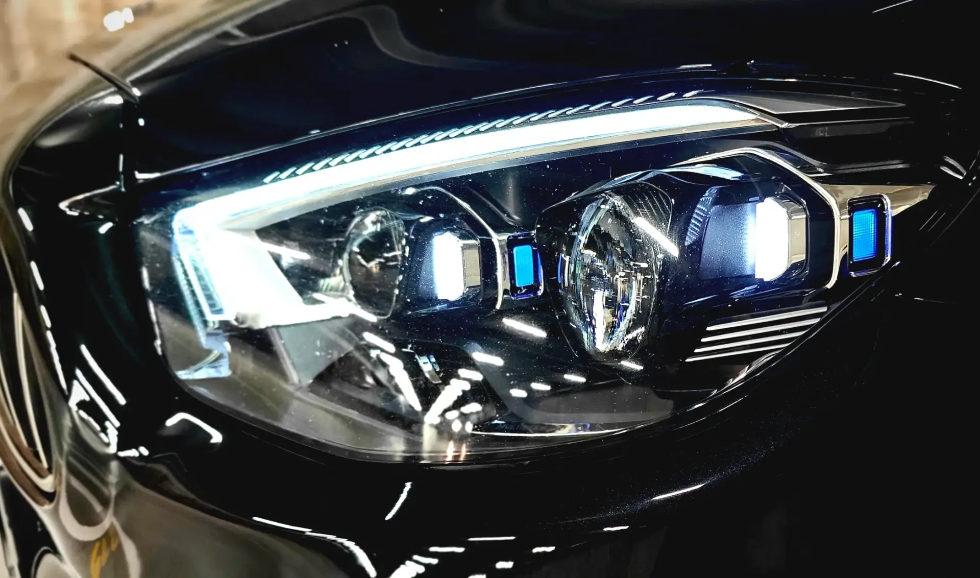 Mercedes-Benz E 300 de 9G-TRONIC AMG Line 19