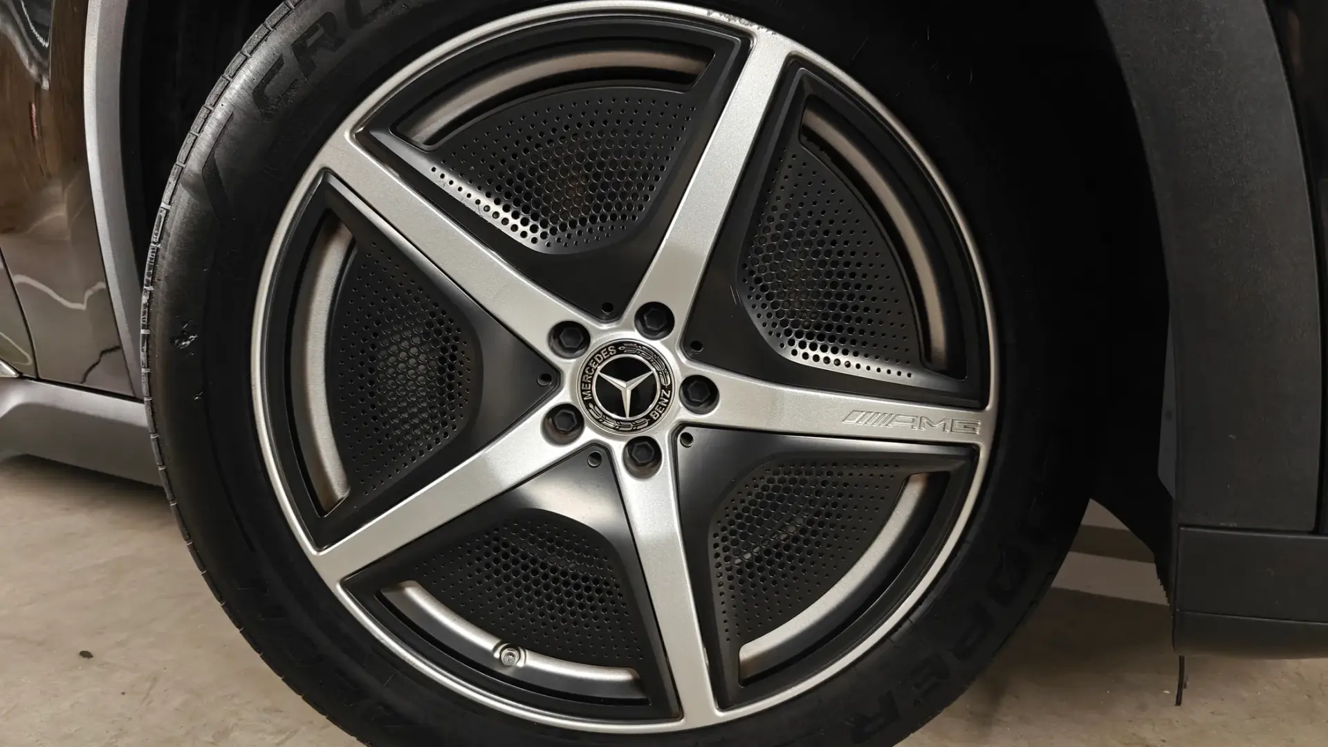 Mercedes-Benz EQE SUV 350+ 12