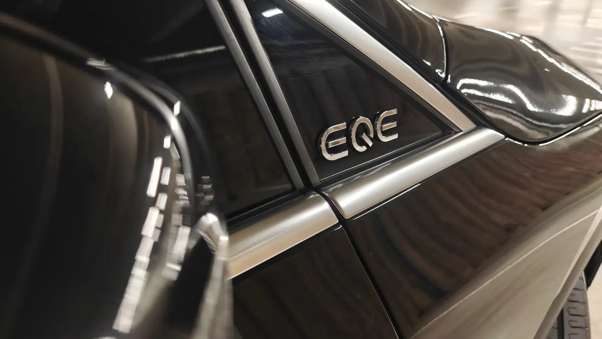 Mercedes-Benz EQE SUV 350+ 26