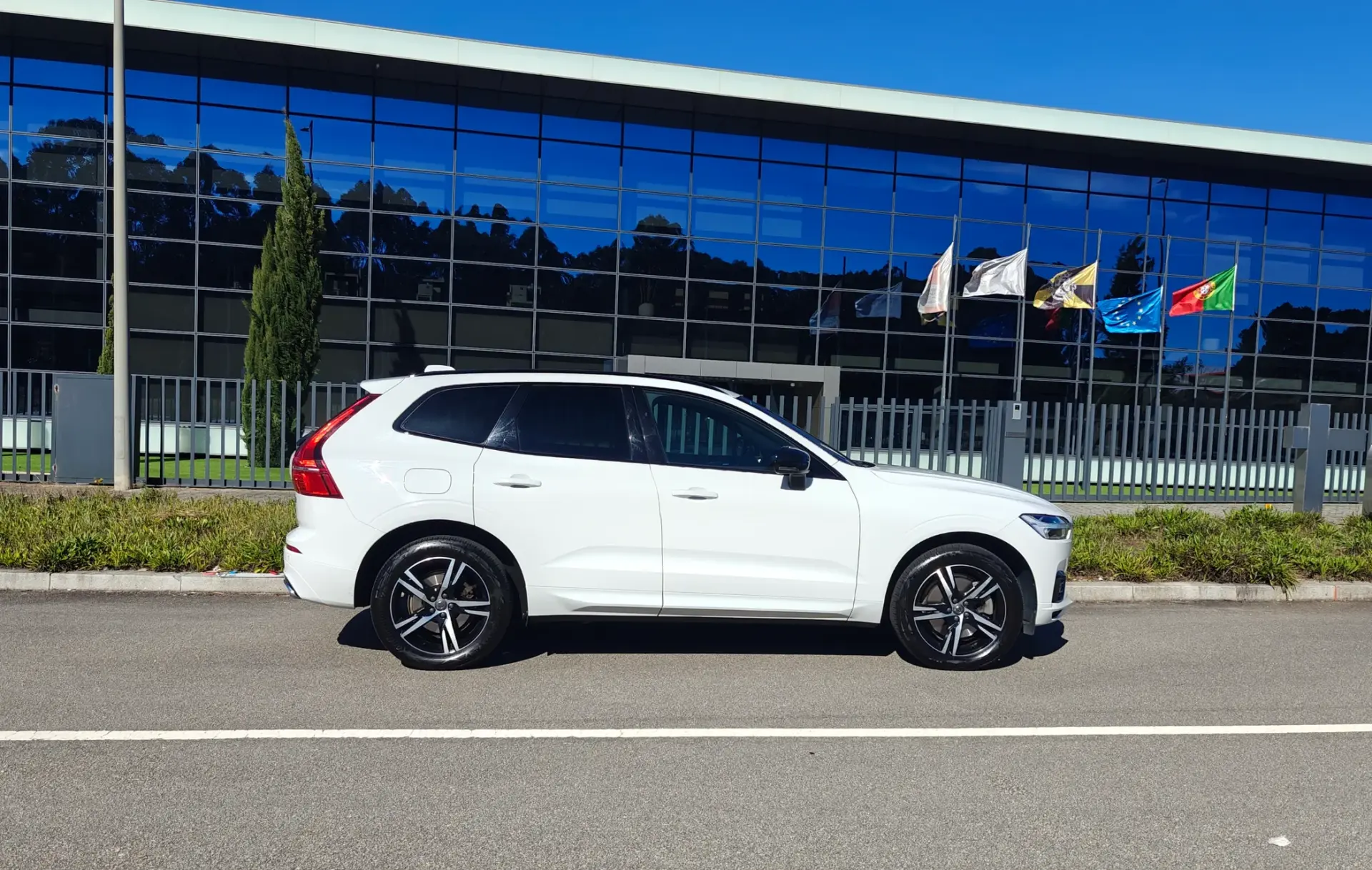 Volvo XC 60 2.0 T8 PHEV R-Design AWD 2