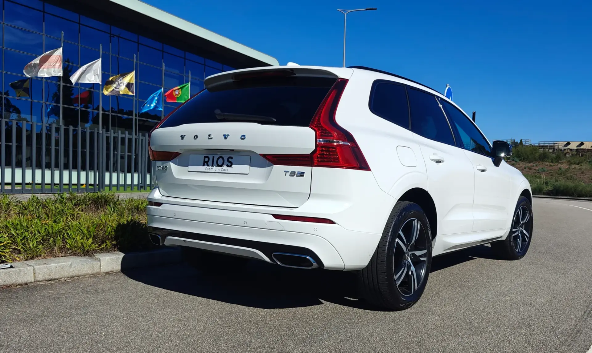 Volvo XC 60 2.0 T8 PHEV R-Design AWD 3