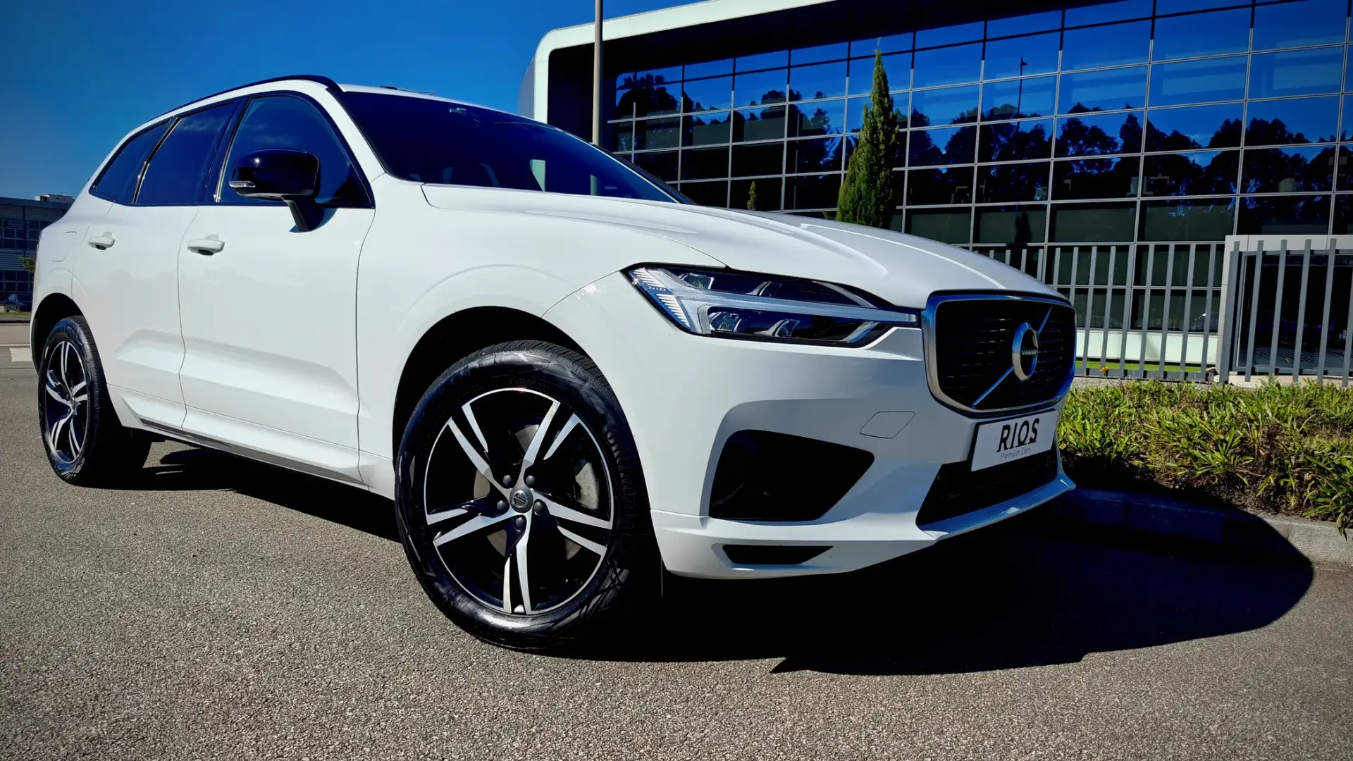 Volvo XC 60 2.0 T8 PHEV R-Design AWD 12