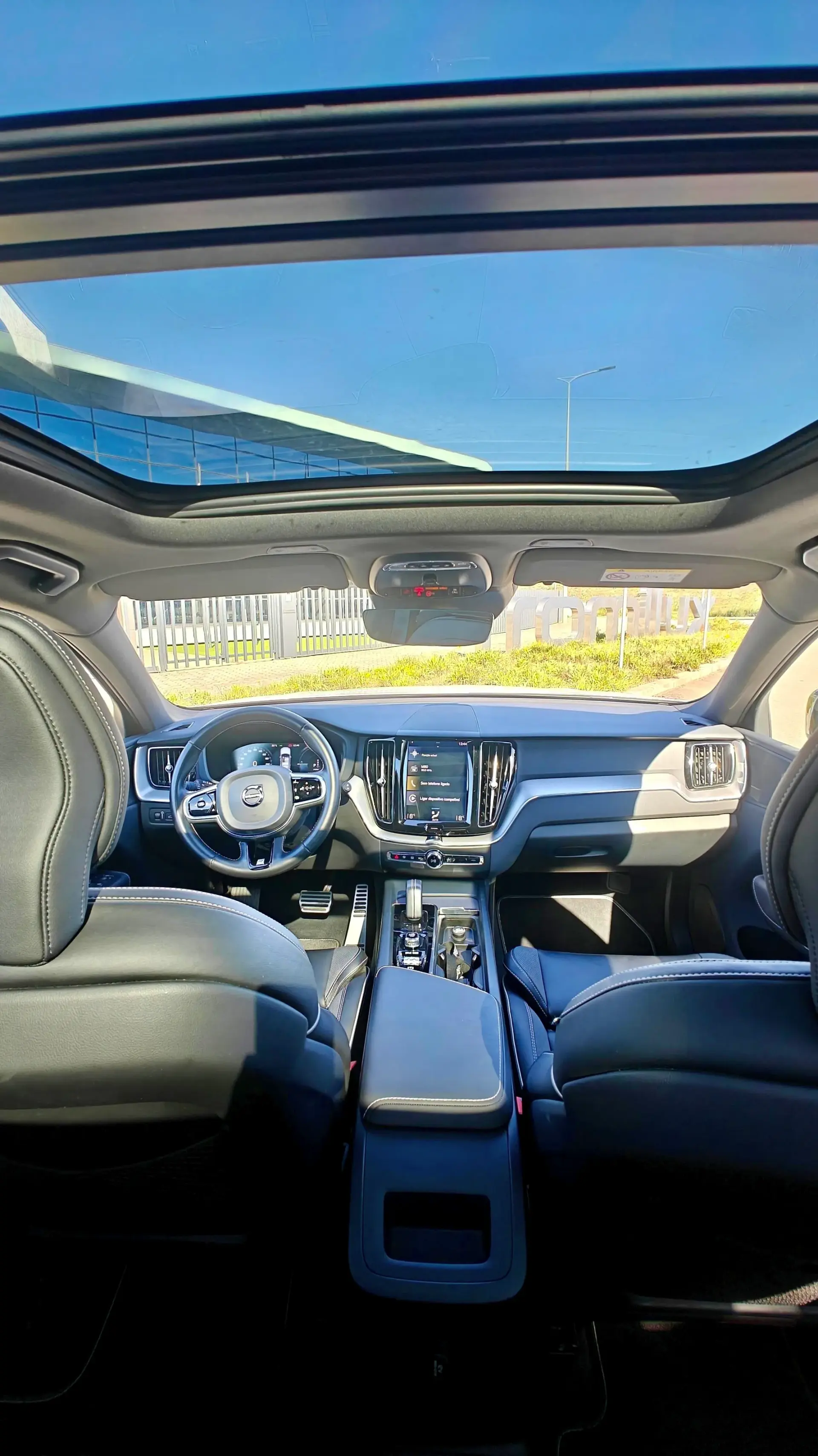 Volvo XC 60 2.0 T8 PHEV R-Design AWD 17