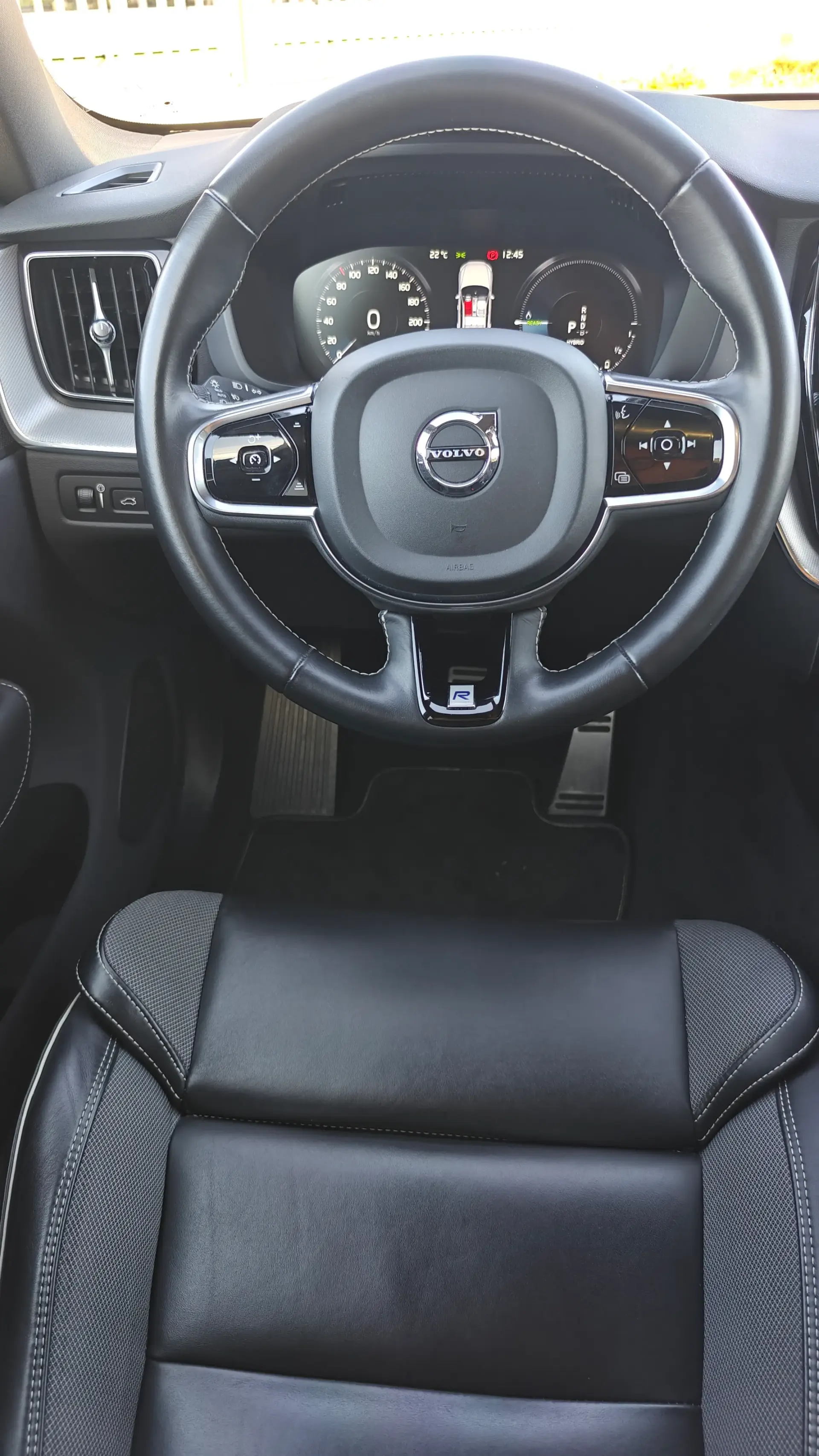 Volvo XC 60 2.0 T8 PHEV R-Design AWD 19