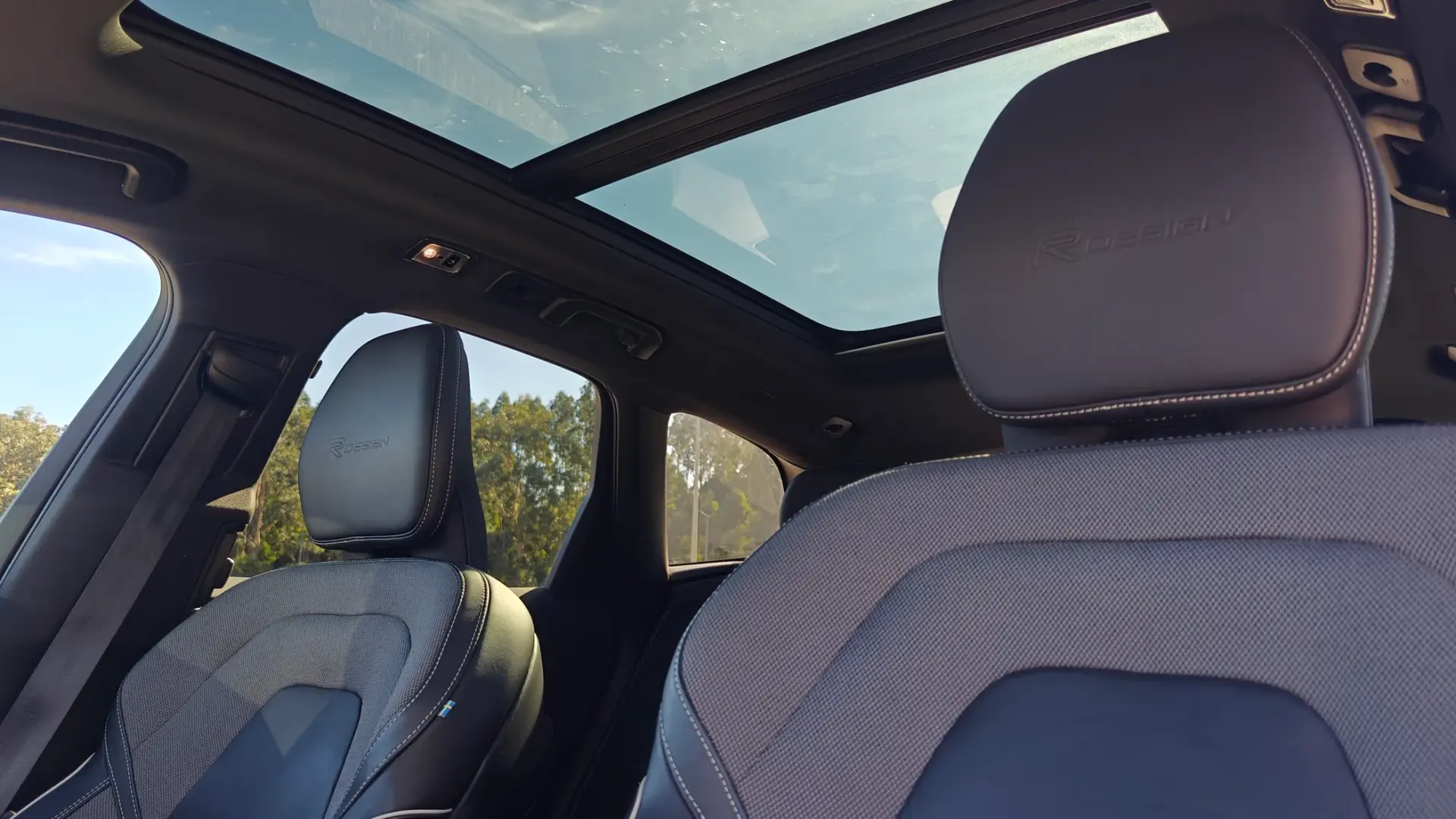 Volvo XC 60 2.0 T8 PHEV R-Design AWD 23