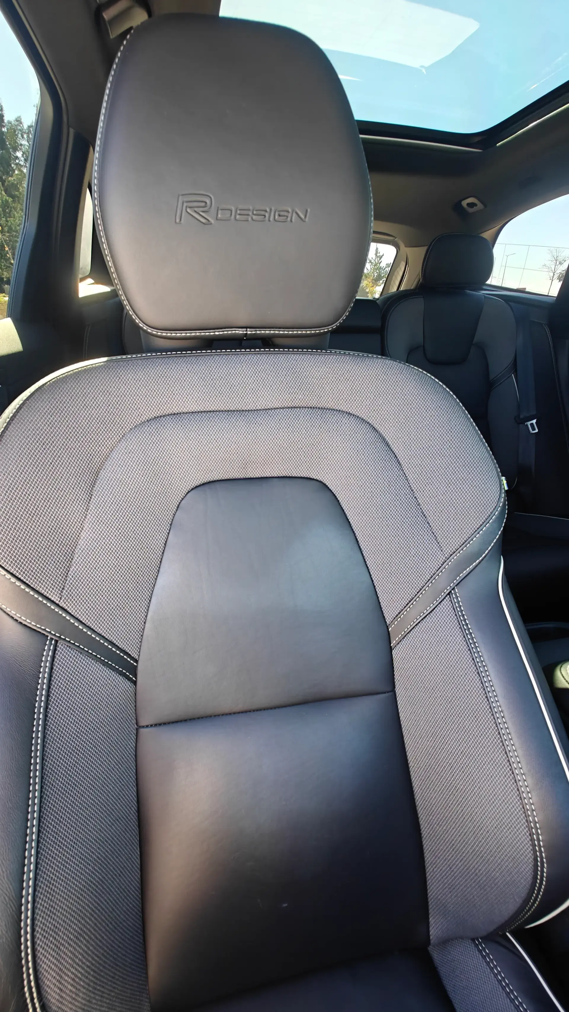 Volvo XC 60 2.0 T8 PHEV R-Design AWD 25