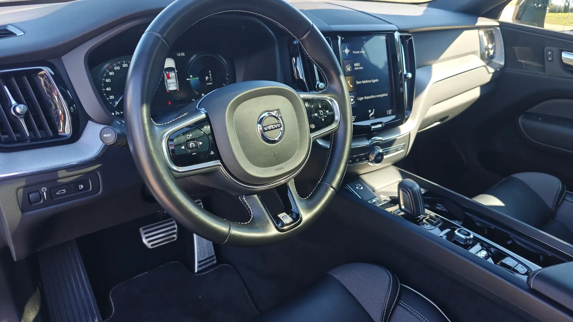 Volvo XC 60 2.0 T8 PHEV R-Design AWD 31