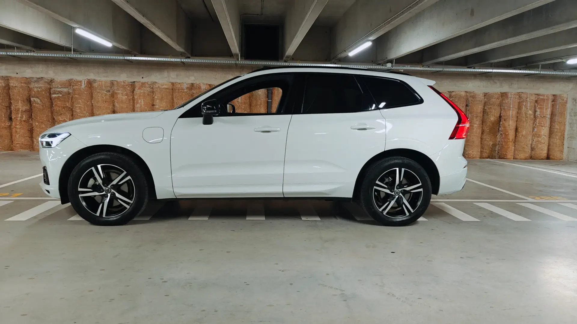 Volvo XC 60 2.0 T8 PHEV R-Design AWD 36