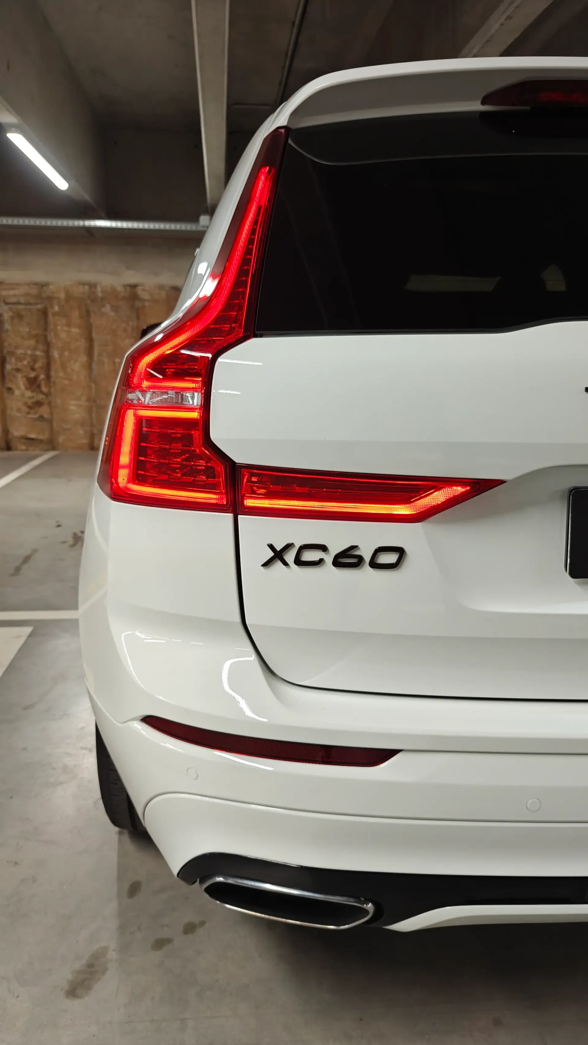 Volvo XC 60 2.0 T8 PHEV R-Design AWD 37