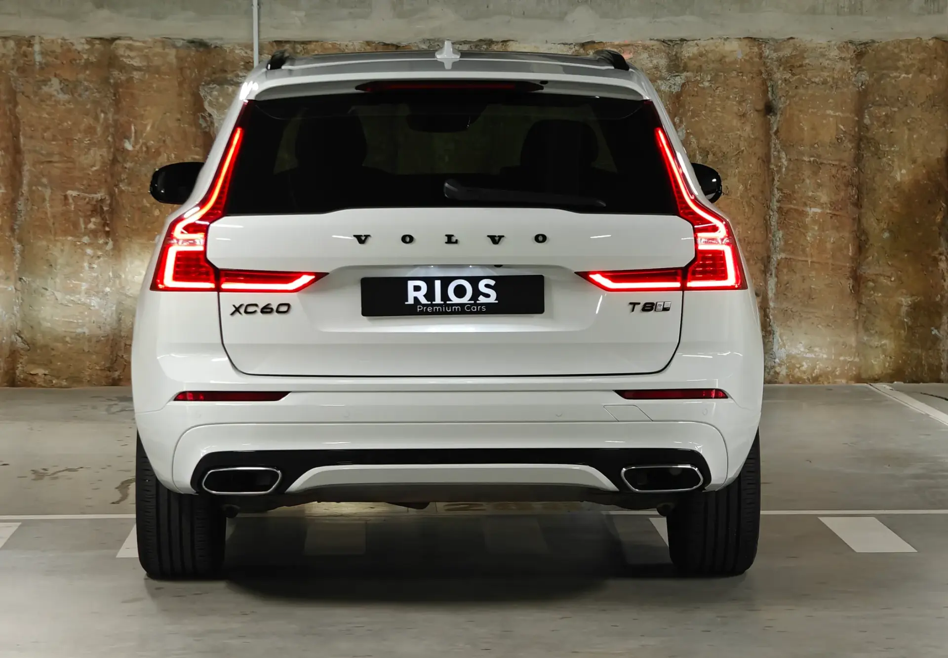 Volvo XC 60 2.0 T8 PHEV R-Design AWD 39