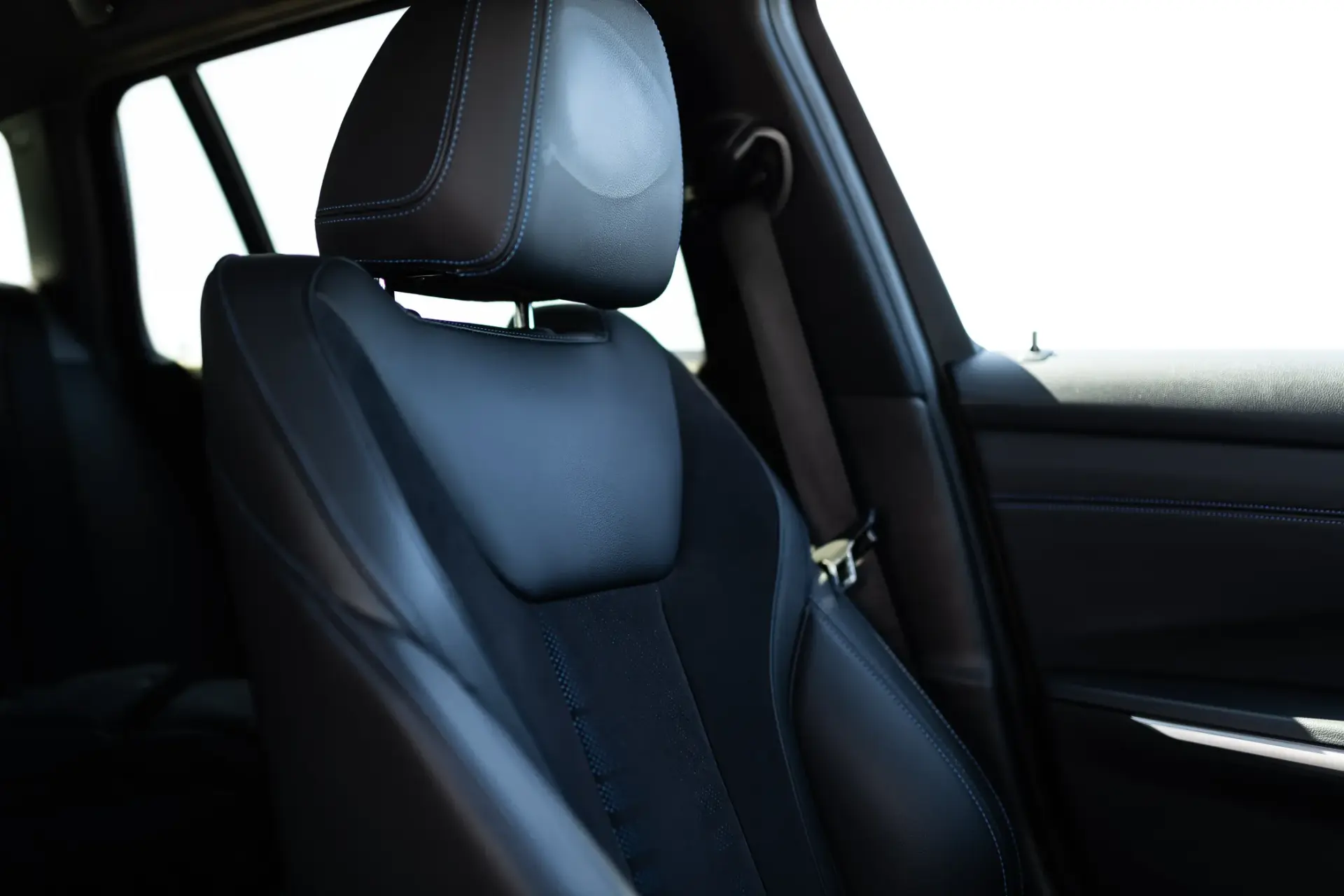 BMW 330 e Touring Pack 50 anos M Auto 37
