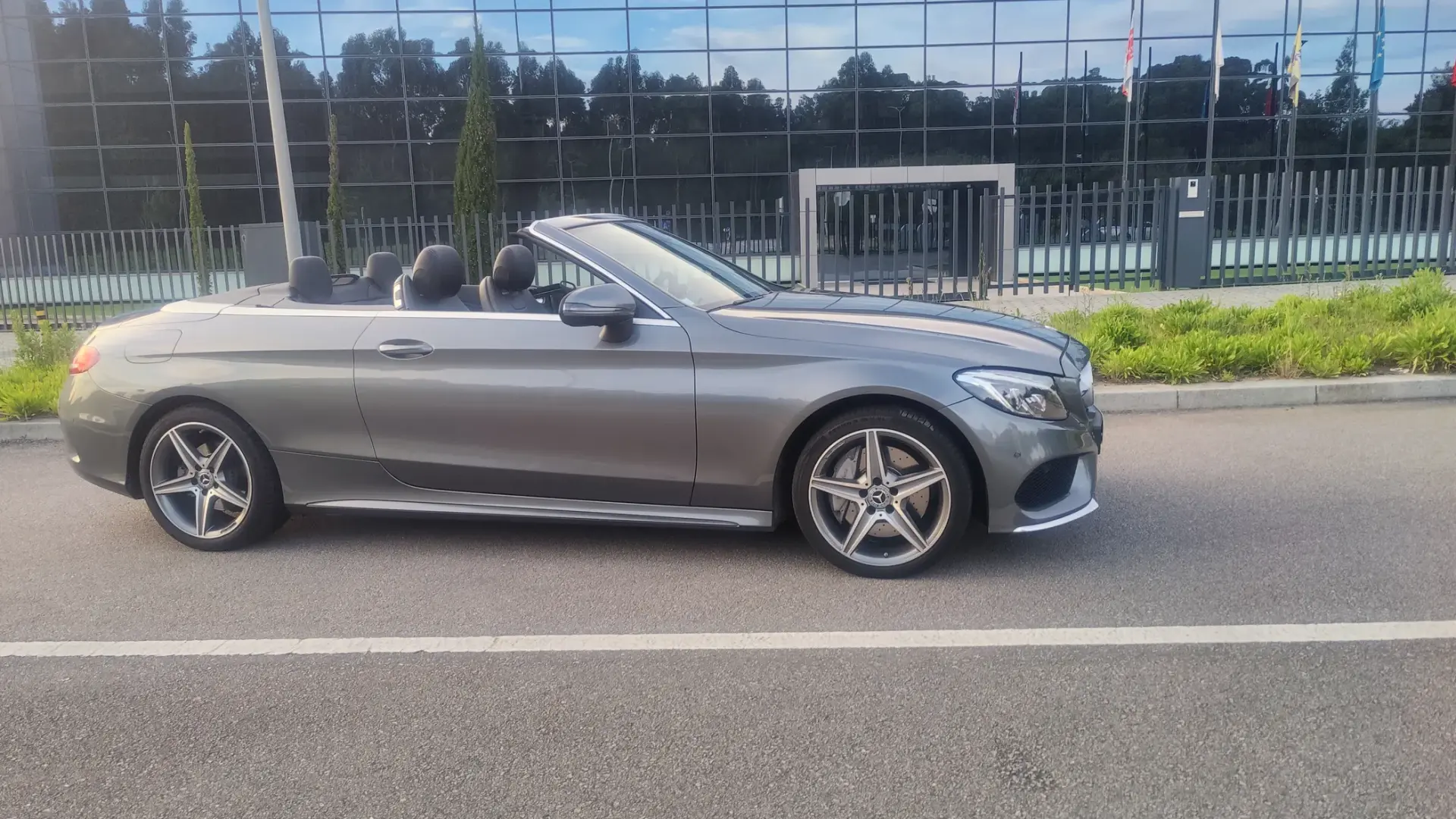 Mercedes-Benz C 250 Cabrio 9G-TRONIC AMG Line 4