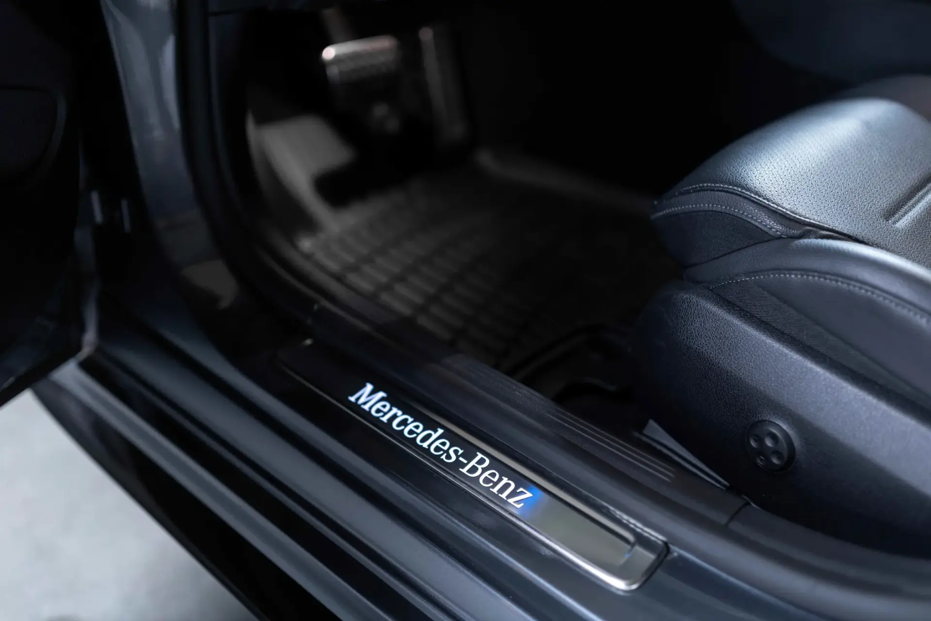 Mercedes-Benz C 300 e AMG Line 21