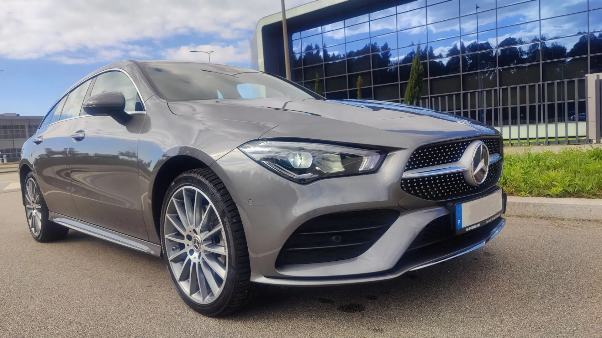 Mercedes-Benz CLA 250 e Shooting Brake AMG Line 1