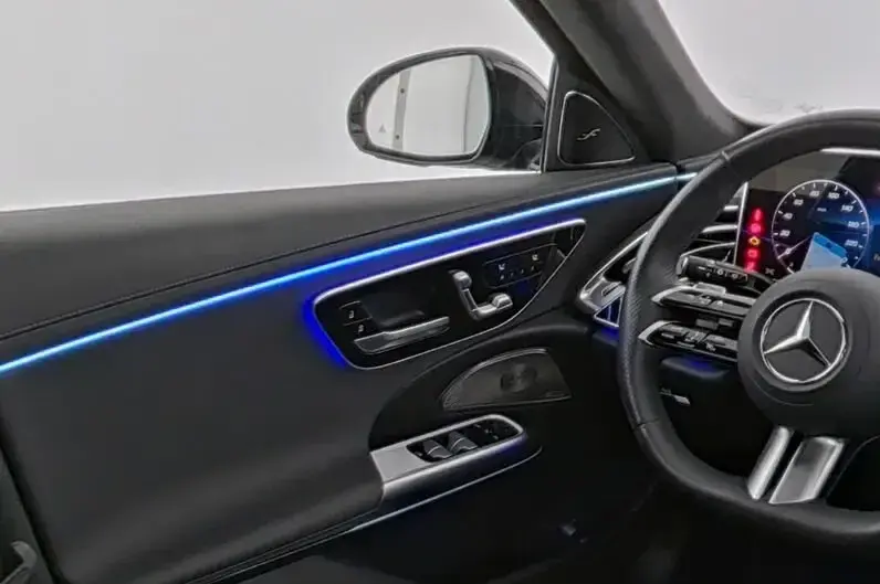 Mercedes-Benz E 300 27
