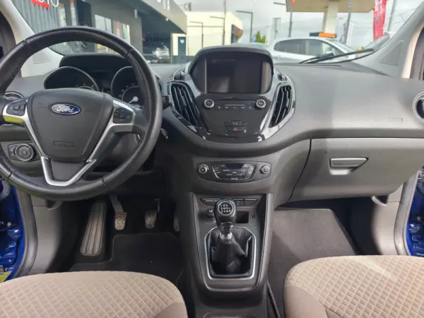 Ford Tourneo Courier 1.0 EcoBoost Titanium 9