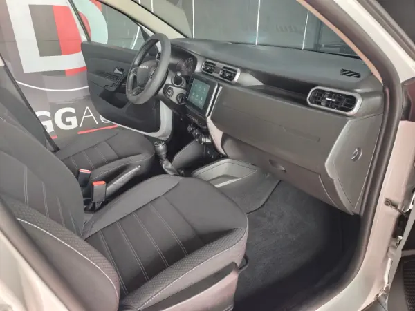 Dacia Duster ESSENCE 8