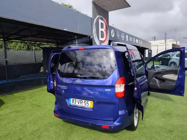 Ford Tourneo Courier 1.0 EcoBoost Titanium 6