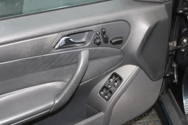 Mercedes-Benz C 30 AMG CDi 17