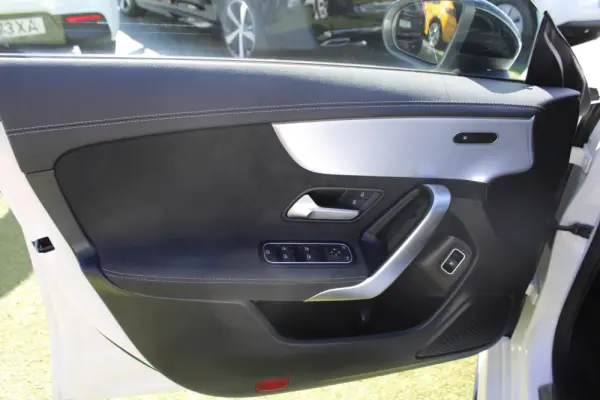 Mercedes-Benz CLA 250 e AMG Line 10