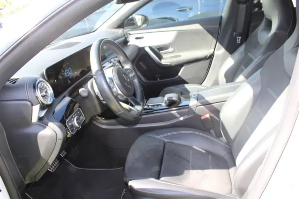 Mercedes-Benz CLA 250 e AMG Line 11