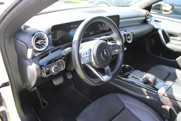 Mercedes-Benz CLA 250 e AMG Line 12