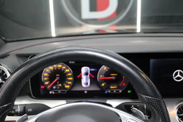 Mercedes-Benz E 220 d AMG Line 14