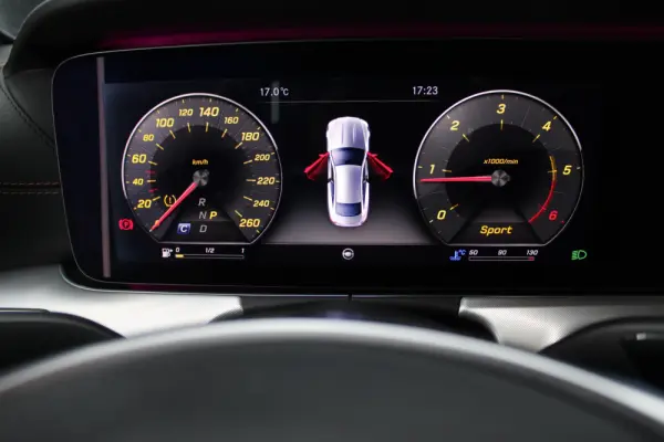 Mercedes-Benz E 220 d AMG Line 34