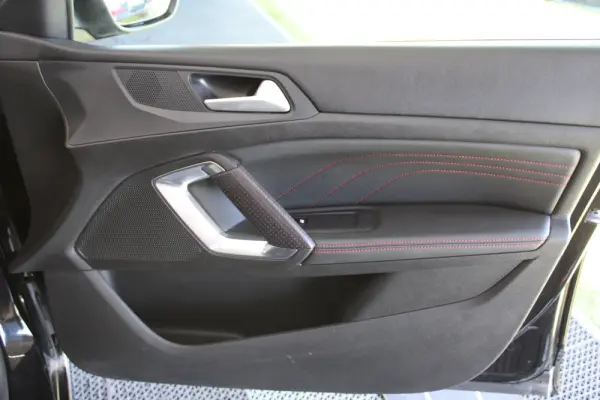 Peugeot 308 1.2 PureTech GT Line 12