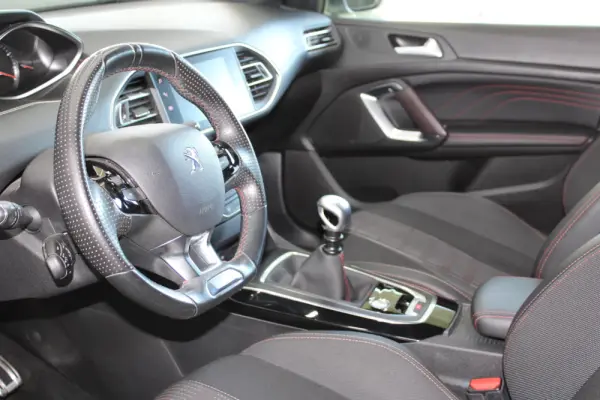 Peugeot 308 1.2 PureTech GT Line 31