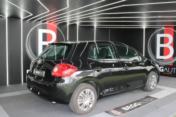 Toyota Auris 1.4 D-4D Sol 9